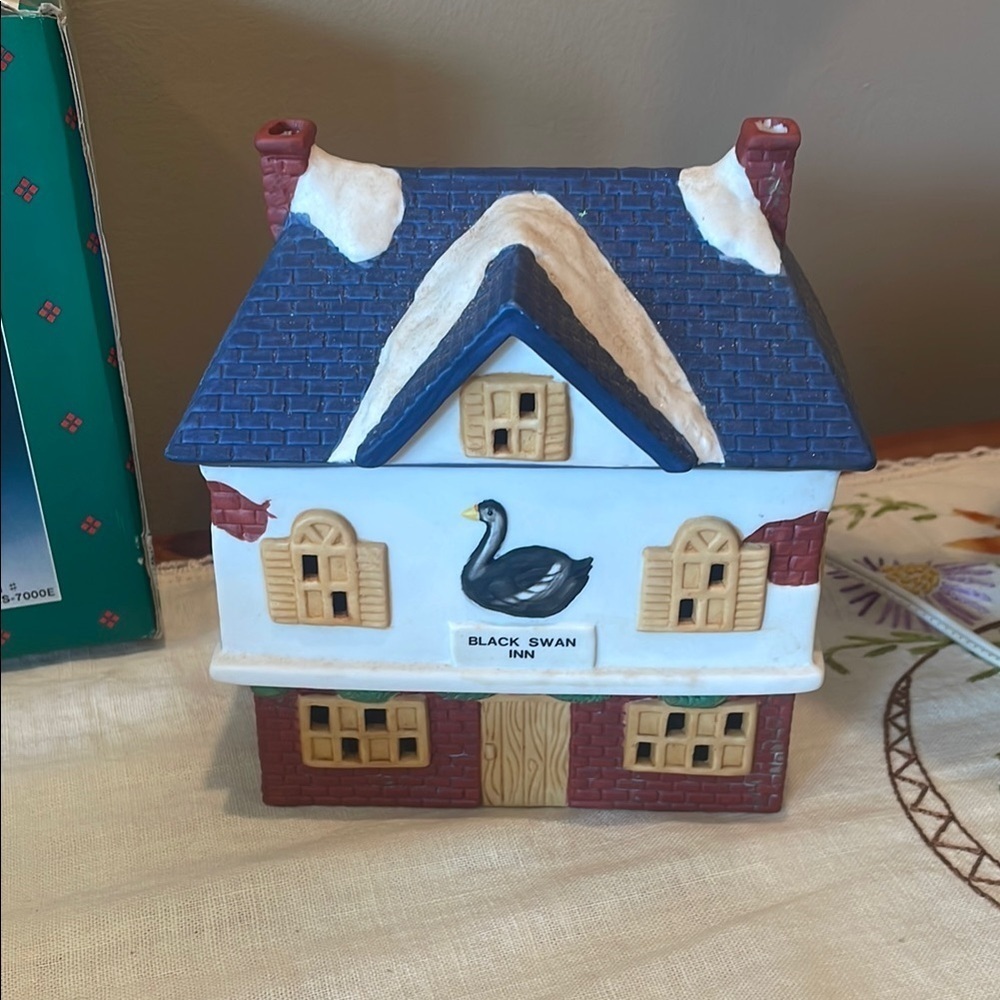 Light up in box holiday Decor House black swan inn Christmas village piece l